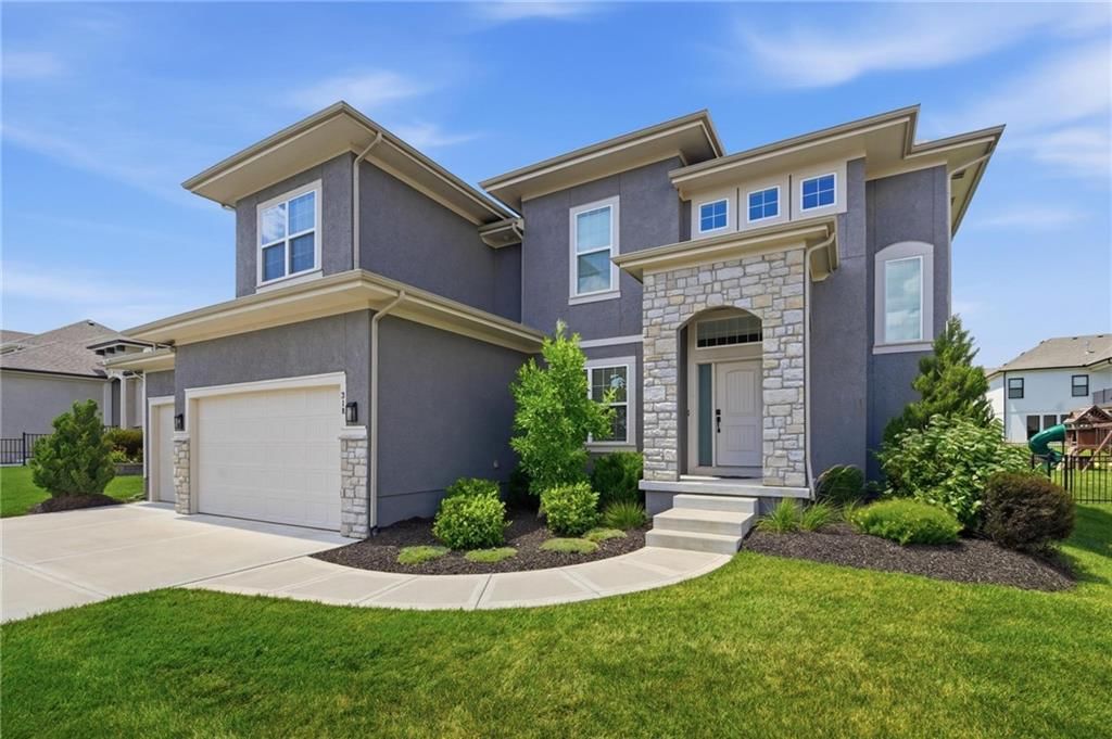 318 NW Ambersham Drive — photo 59
