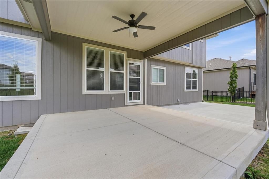 318 NW Ambersham Drive — photo 65