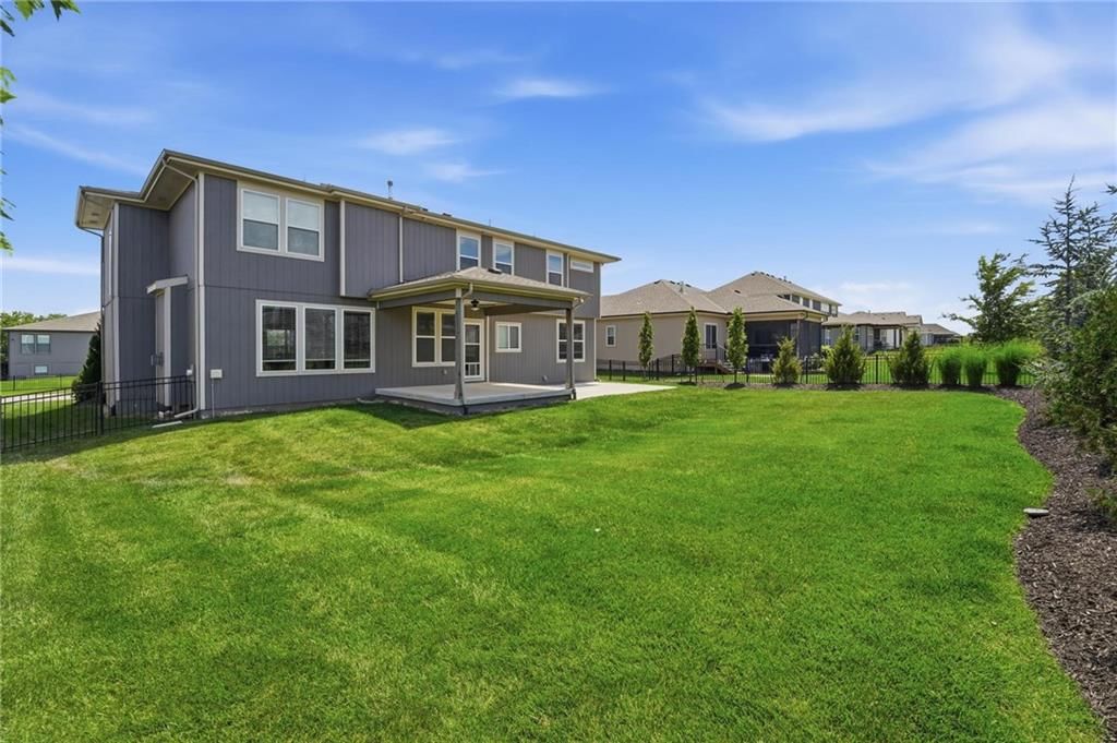 318 NW Ambersham Drive — photo 67