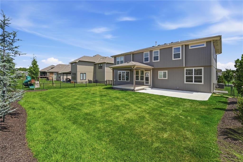 318 NW Ambersham Drive — photo 71