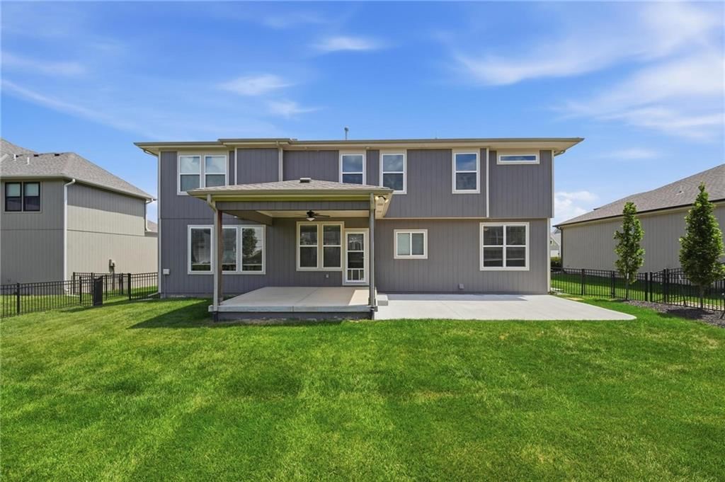 318 NW Ambersham Drive — photo 72