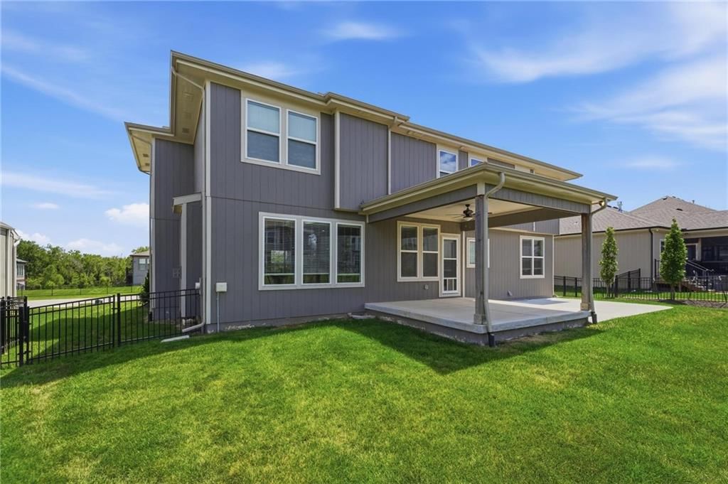 318 NW Ambersham Drive — photo 73