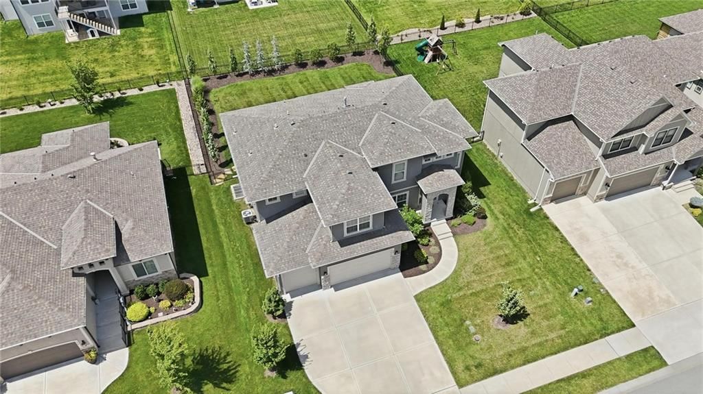 318 NW Ambersham Drive — photo 75