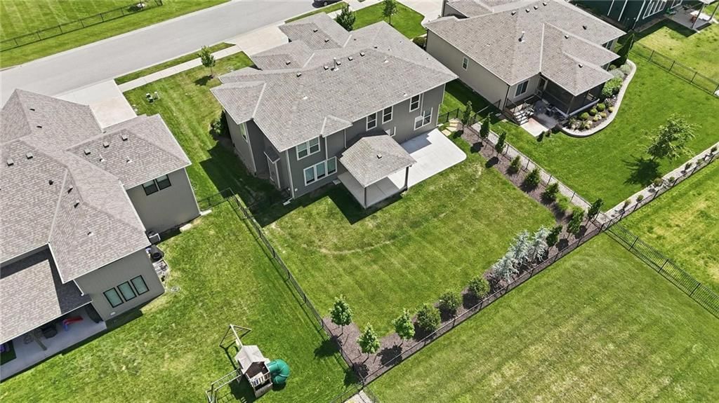 318 NW Ambersham Drive — photo 77