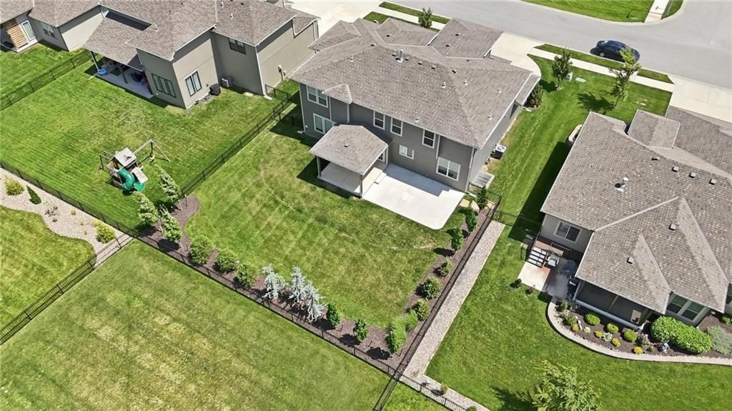 318 NW Ambersham Drive — photo 79