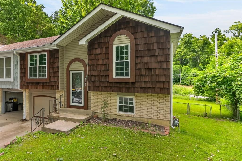 5924 NW Creekview Drive — photo 1