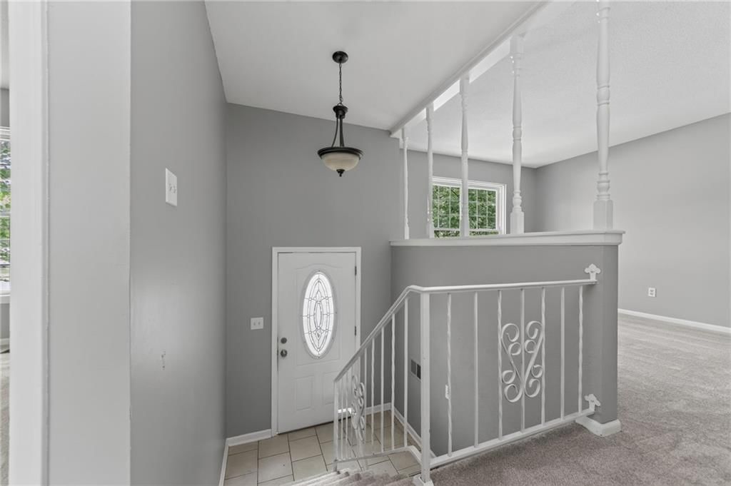 5924 NW Creekview Drive — photo 2