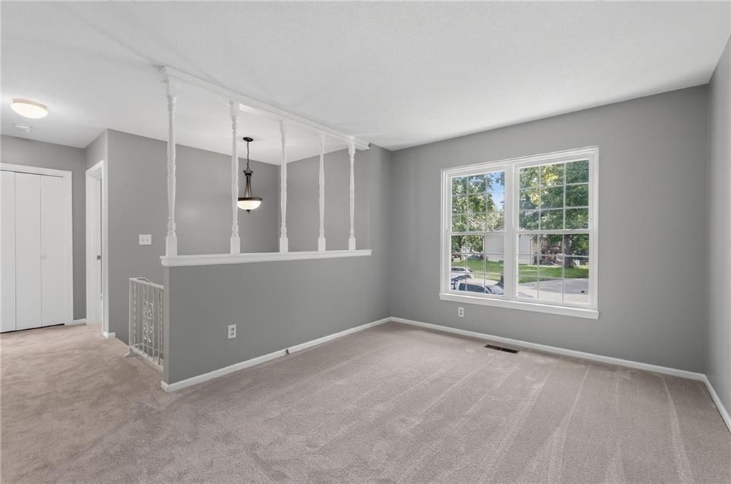 5924 NW Creekview Drive — photo 3