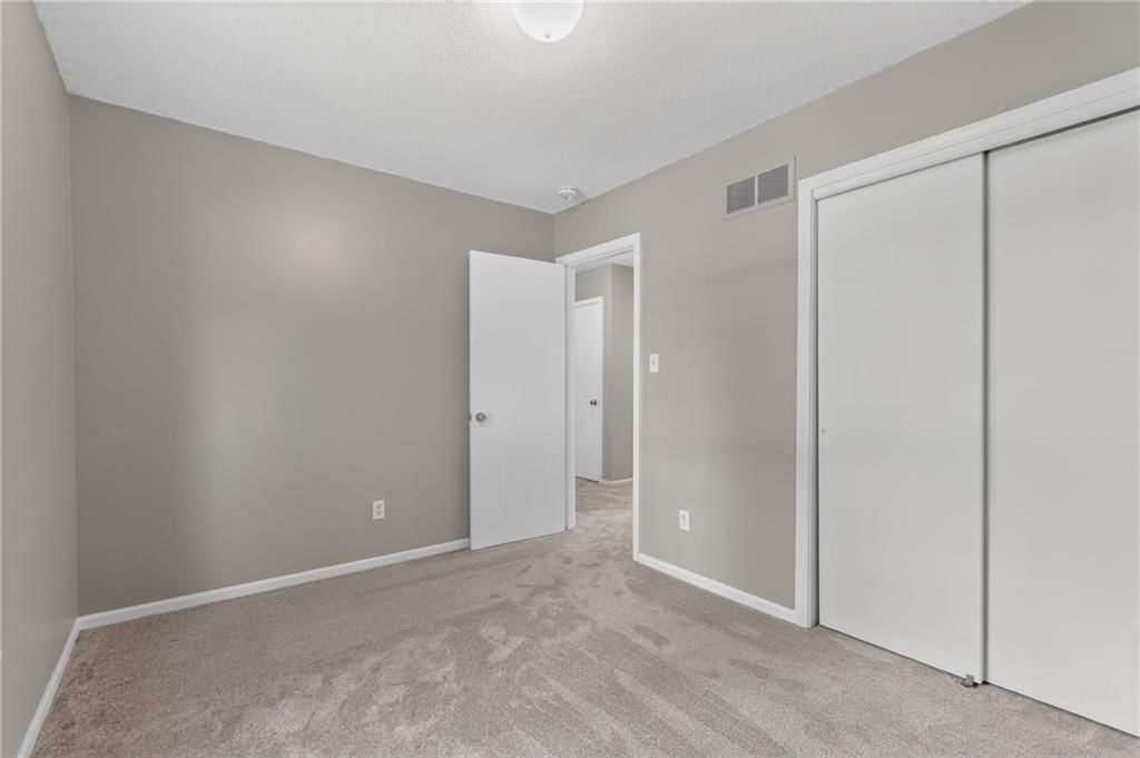 5924 NW Creekview Drive — photo 10