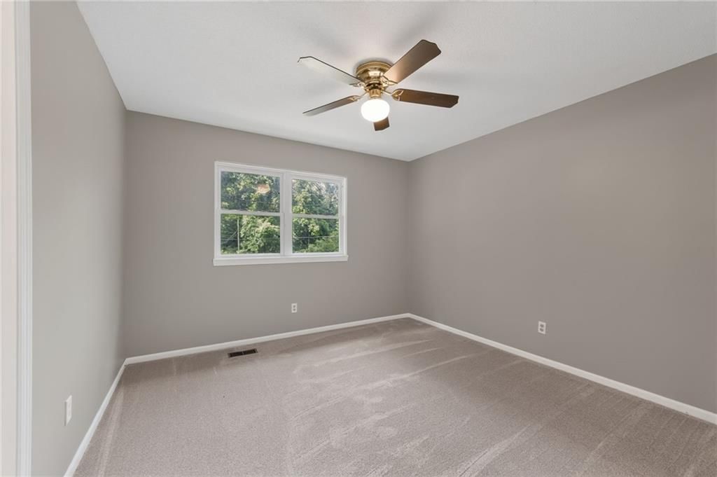 5924 NW Creekview Drive — photo 12
