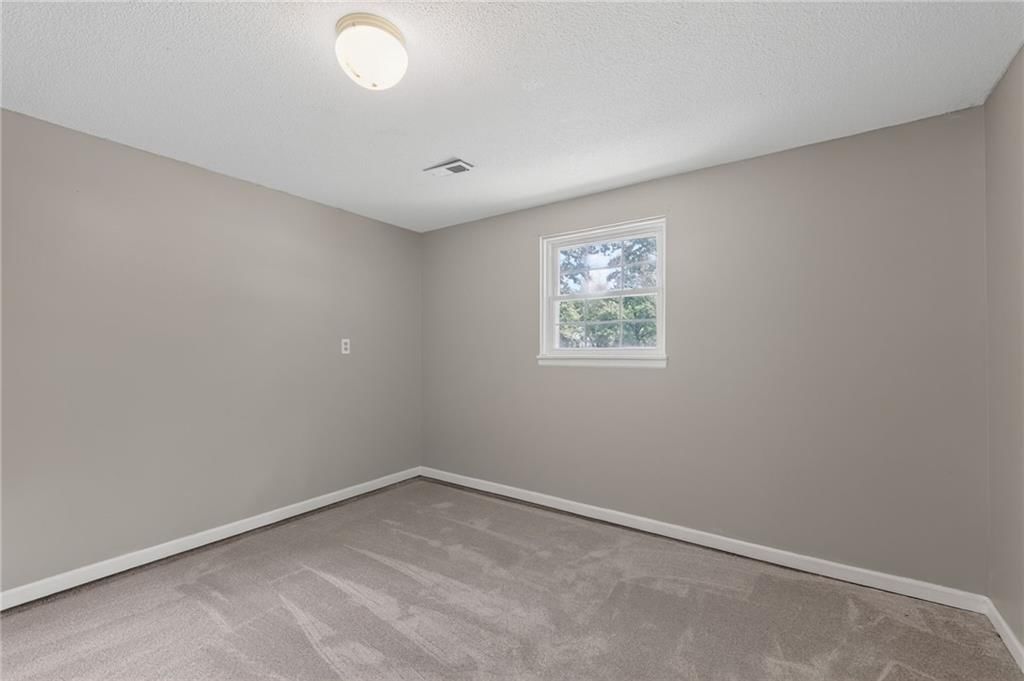 5924 NW Creekview Drive — photo 14