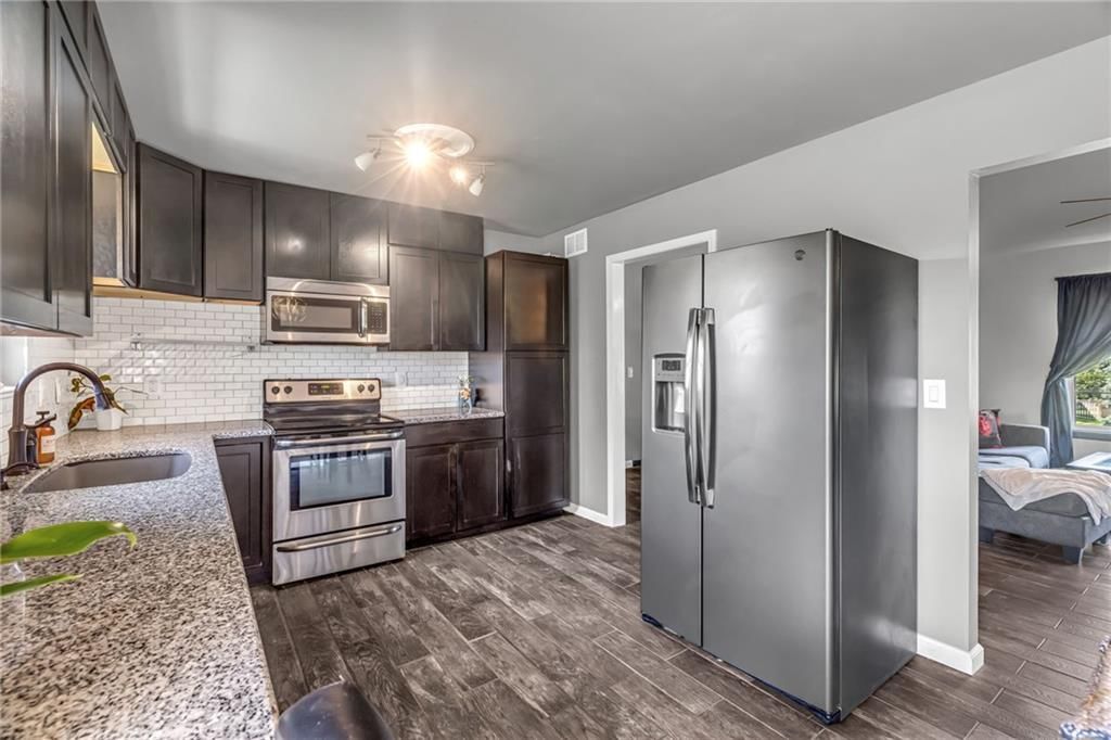 2529 SE Winchester Drive — photo 8