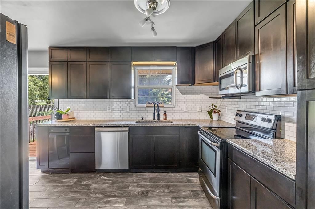 2529 SE Winchester Drive — photo 9