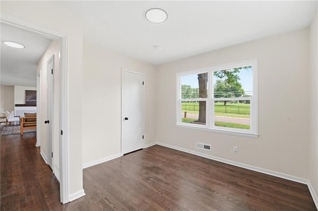 7600 W 67th Street — photo 26