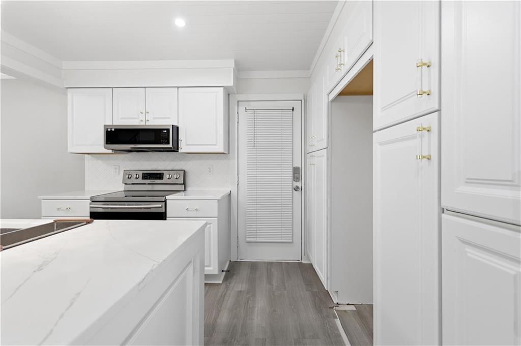 8848 LANE Avenue — photo 11