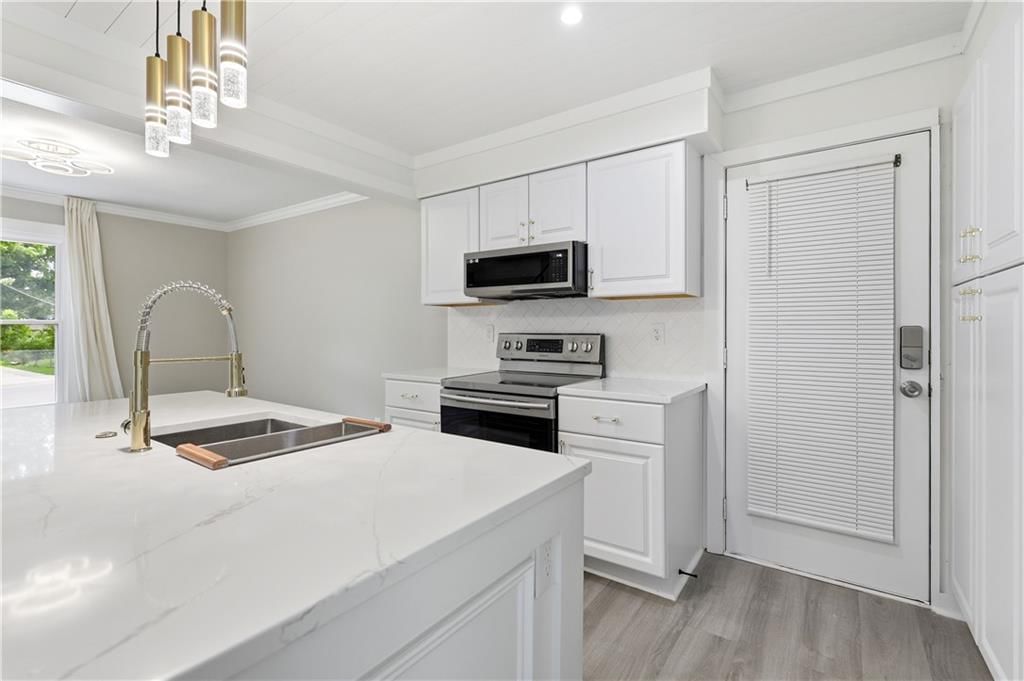 8848 LANE Avenue — photo 12