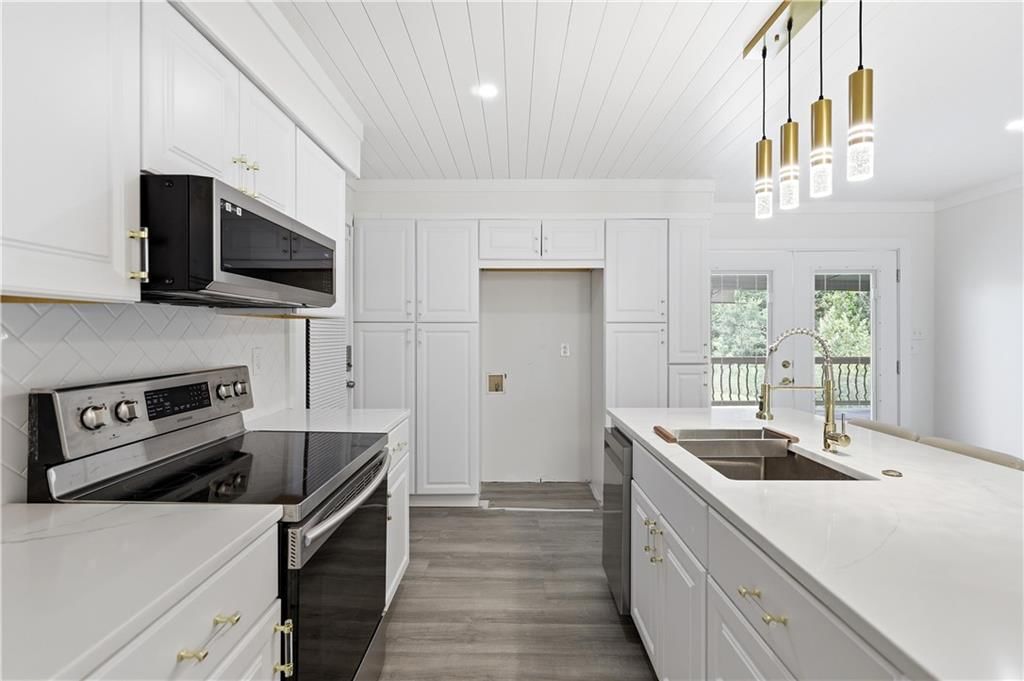 8848 LANE Avenue — photo 13