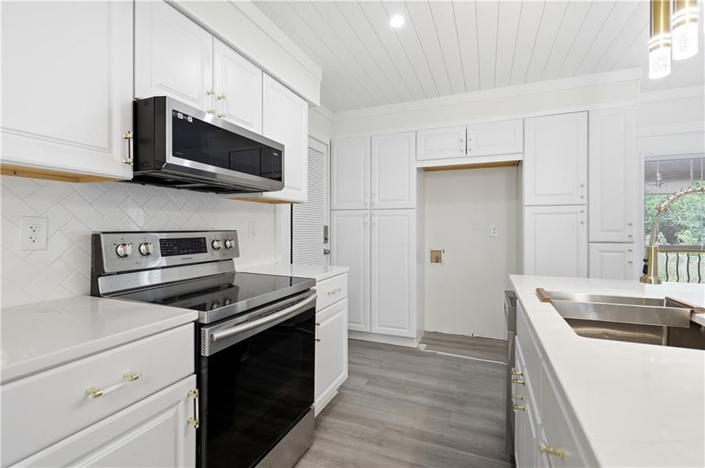 8848 LANE Avenue — photo 14