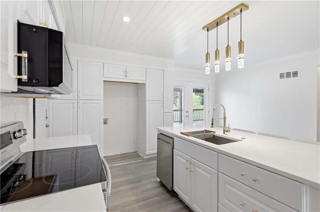 8848 LANE Avenue — photo 15