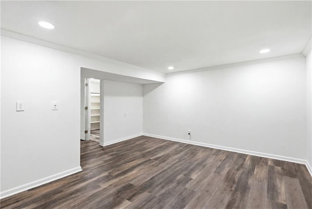 8848 LANE Avenue — photo 31
