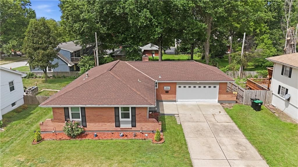 3916 Queen Ridge Drive — photo 1