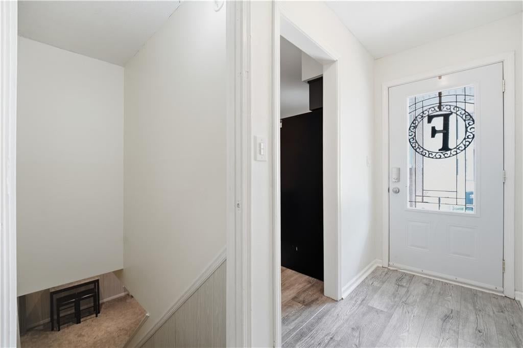 3916 Queen Ridge Drive — photo 3