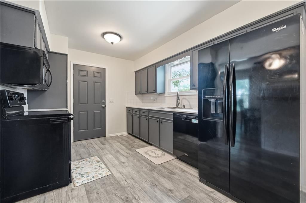 3916 Queen Ridge Drive — photo 5