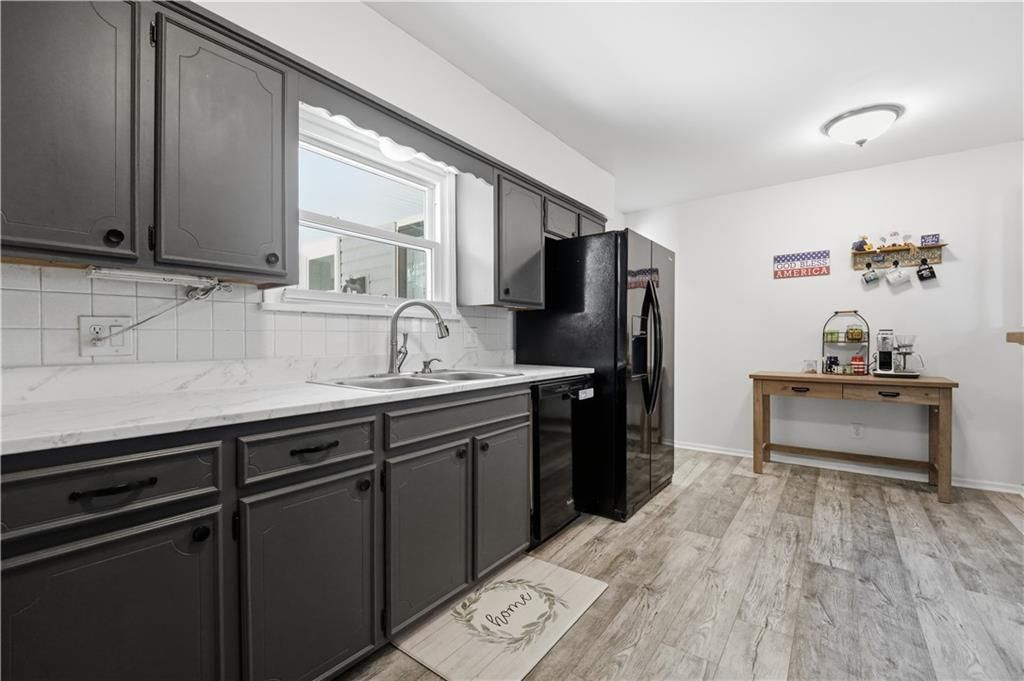 3916 Queen Ridge Drive — photo 8
