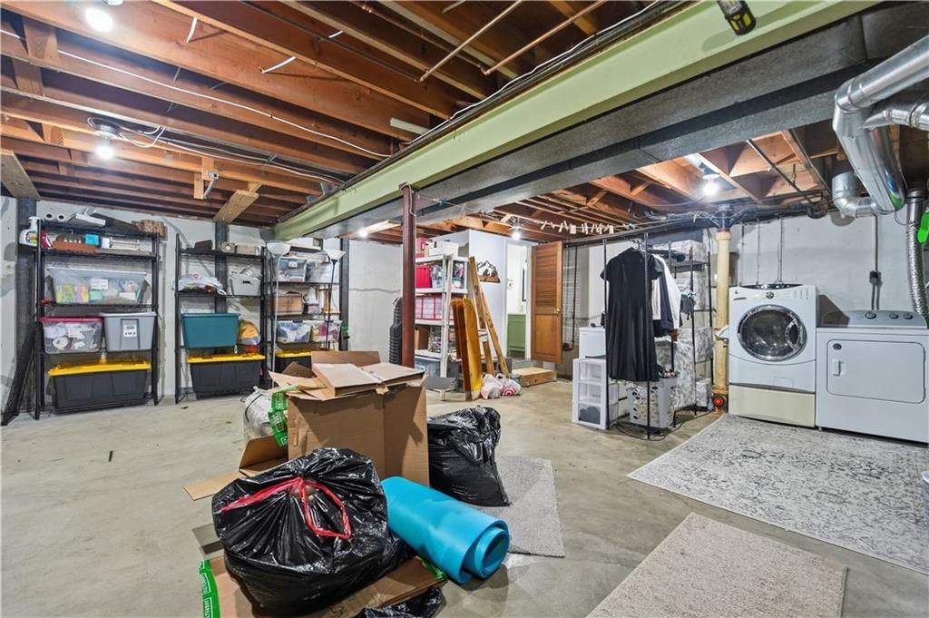 3916 Queen Ridge Drive — photo 32