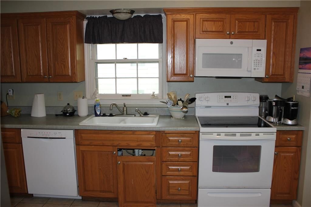 415 E 106th Terrace — photo 3