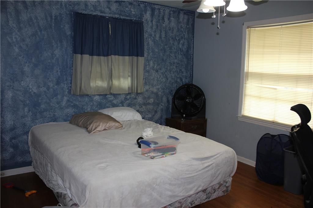 415 E 106th Terrace — photo 7