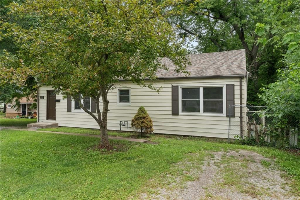 2811 S Northern Boulevard — photo 3