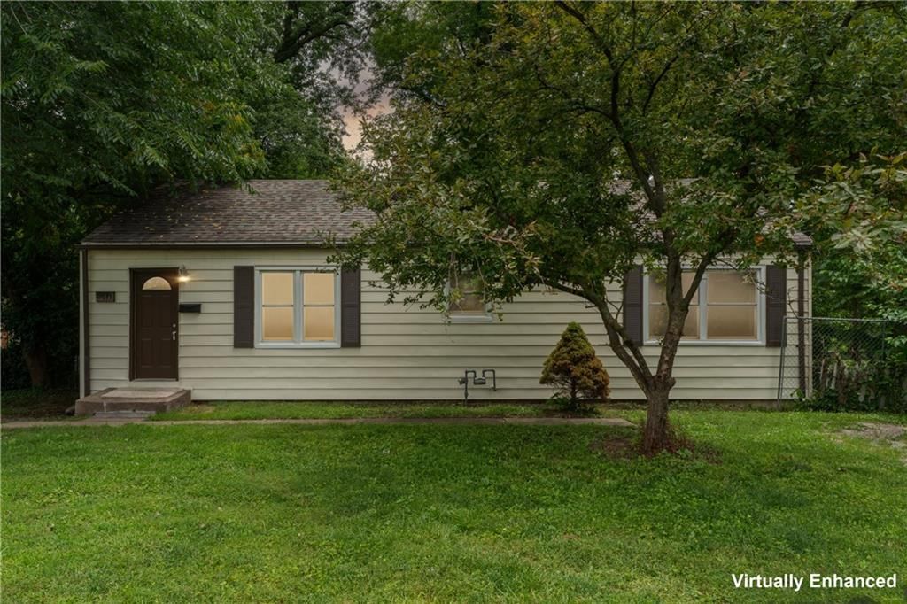 2811 S Northern Boulevard — photo 4