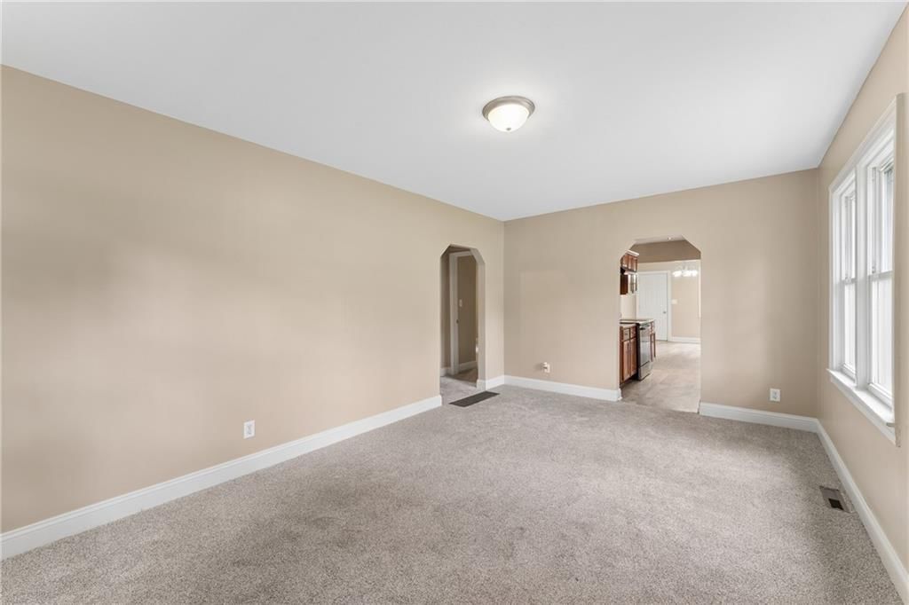 2811 S Northern Boulevard — photo 5
