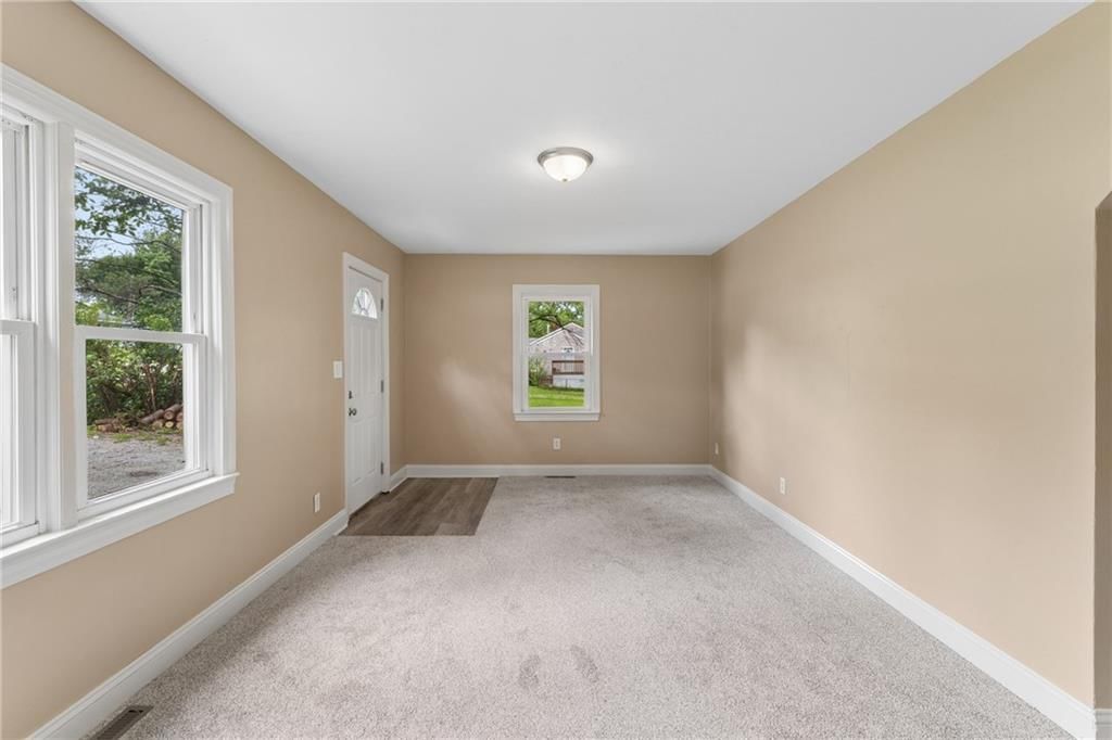 2811 S Northern Boulevard — photo 9
