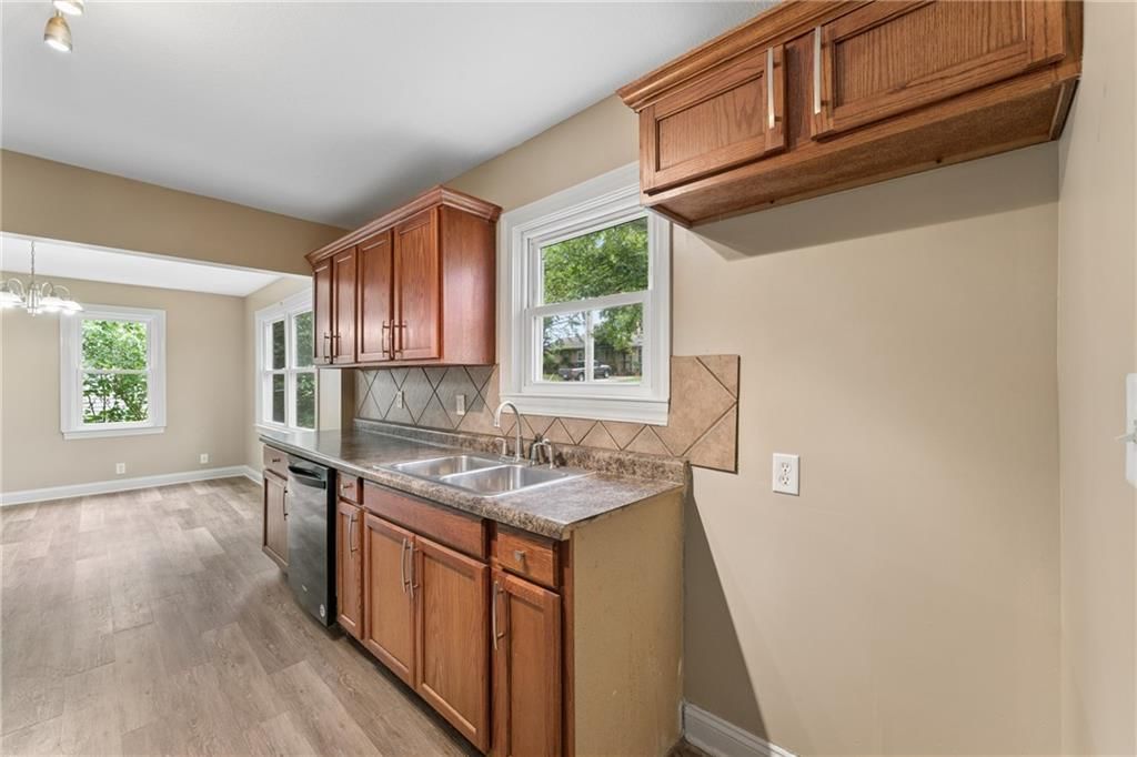 2811 S Northern Boulevard — photo 10