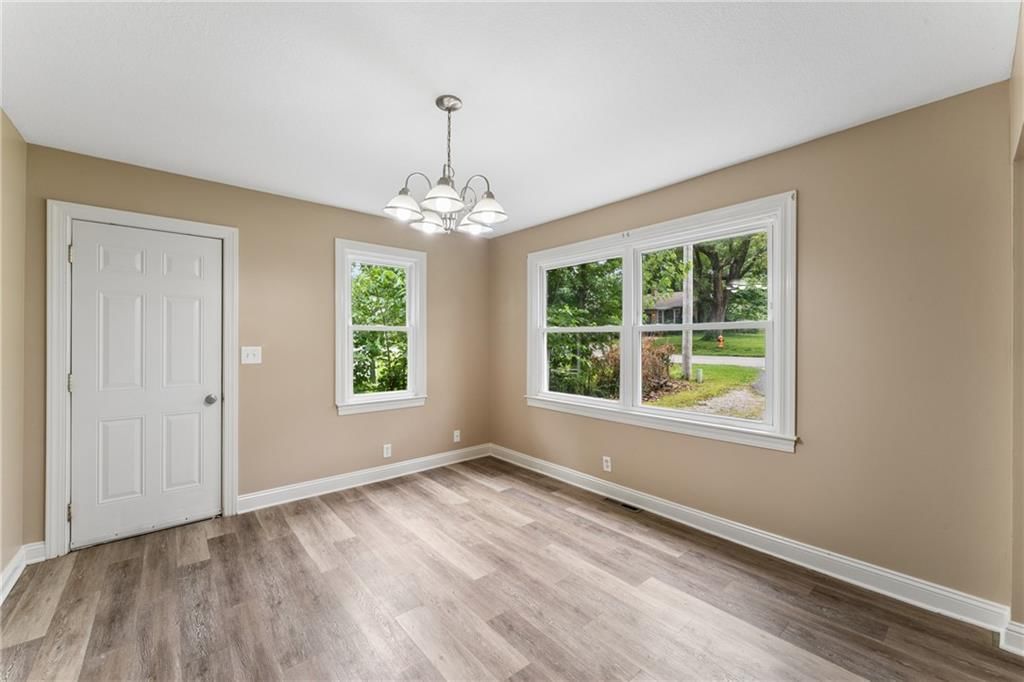 2811 S Northern Boulevard — photo 15