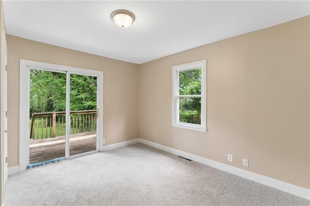 2811 S Northern Boulevard — photo 17