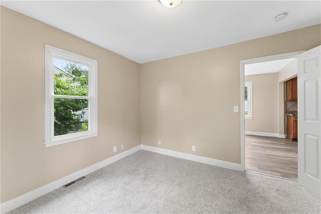 2811 S Northern Boulevard — photo 19