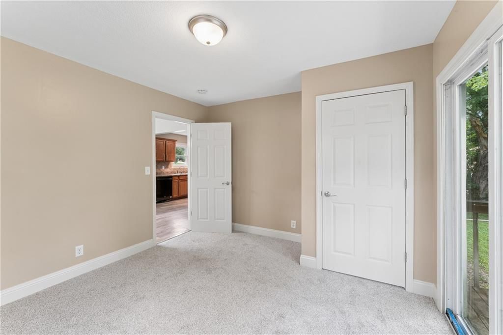 2811 S Northern Boulevard — photo 20