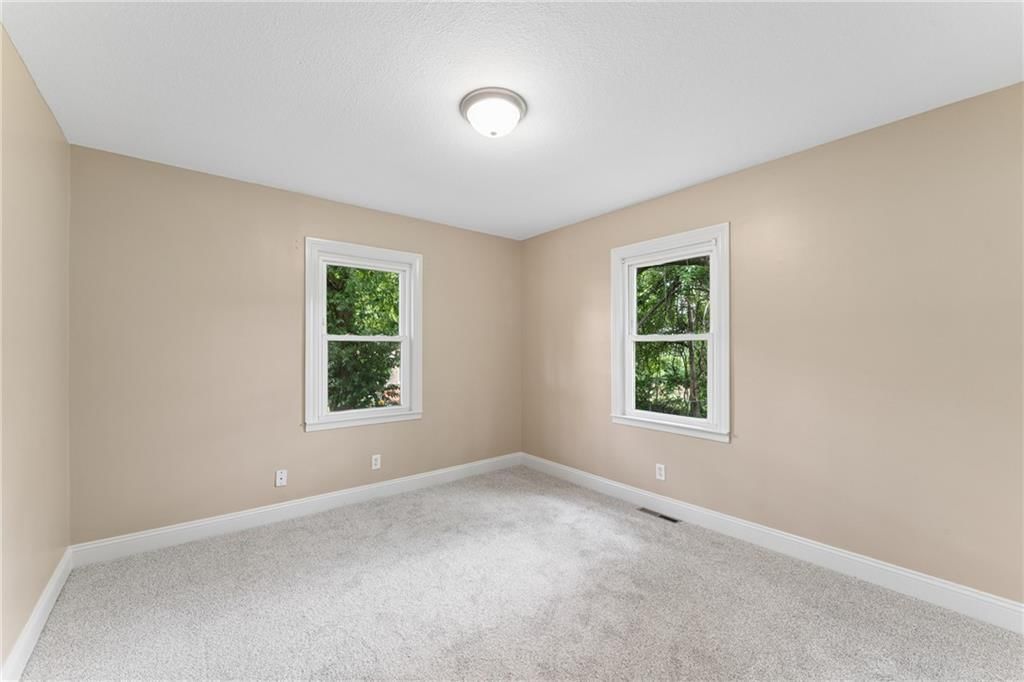 2811 S Northern Boulevard — photo 21