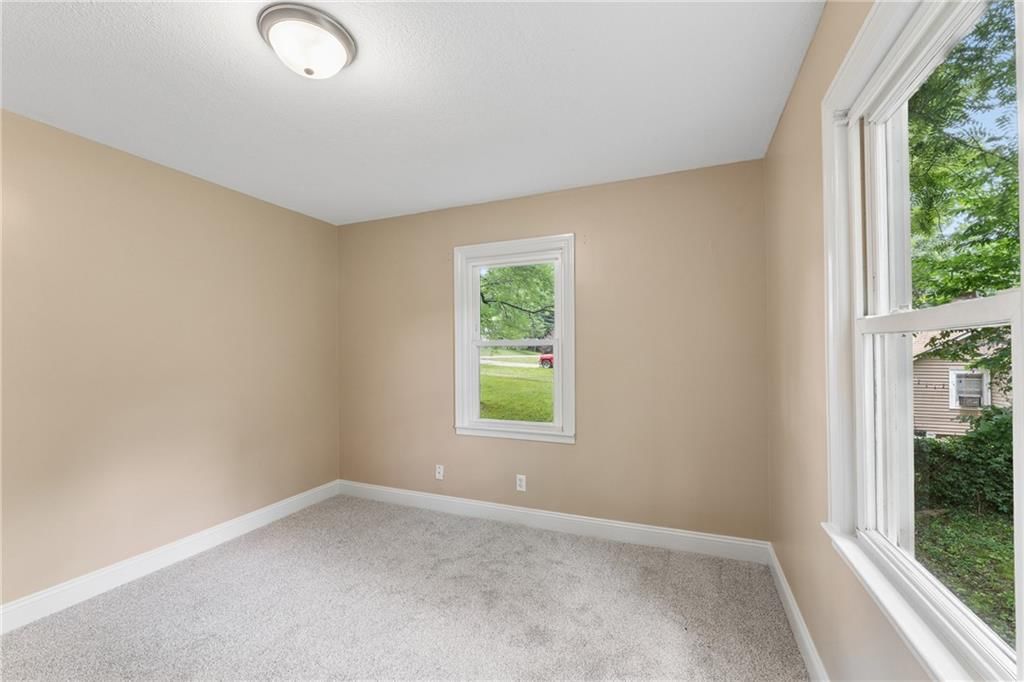 2811 S Northern Boulevard — photo 22