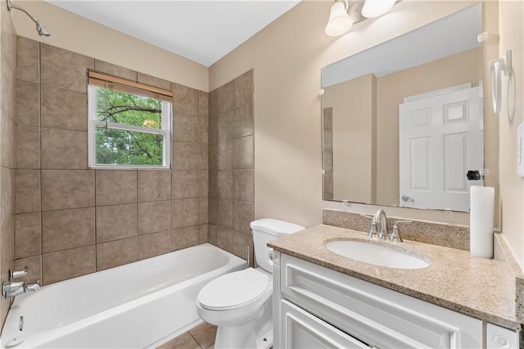 2811 S Northern Boulevard — photo 24