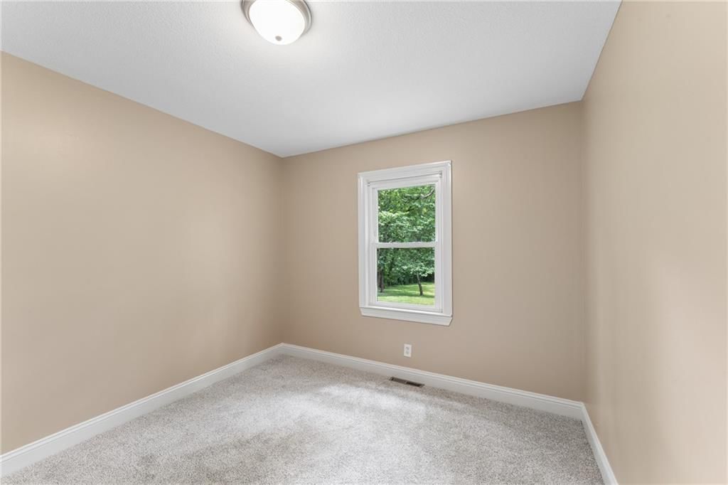2811 S Northern Boulevard — photo 26