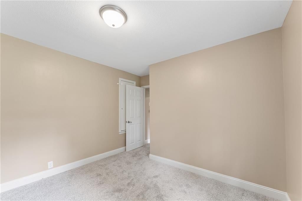 2811 S Northern Boulevard — photo 27