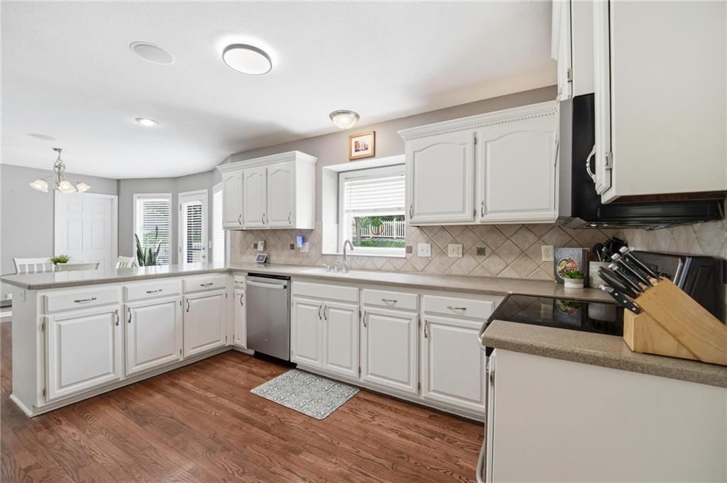 10926 N Holly Street — photo 9