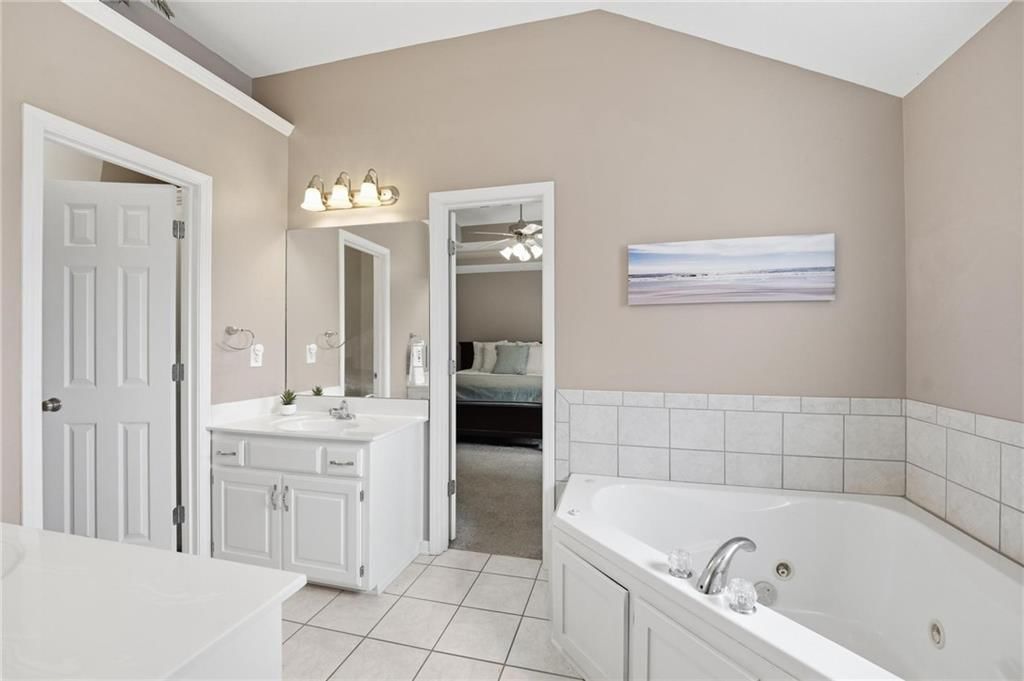 10926 N Holly Street — photo 21