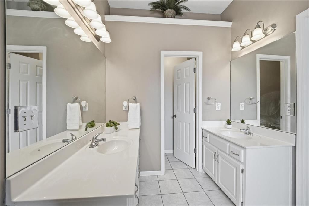 10926 N Holly Street — photo 22