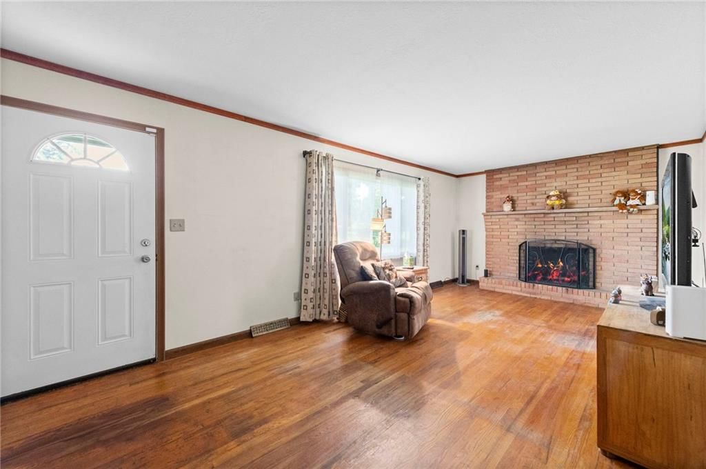 817 S Alexander Road — photo 2