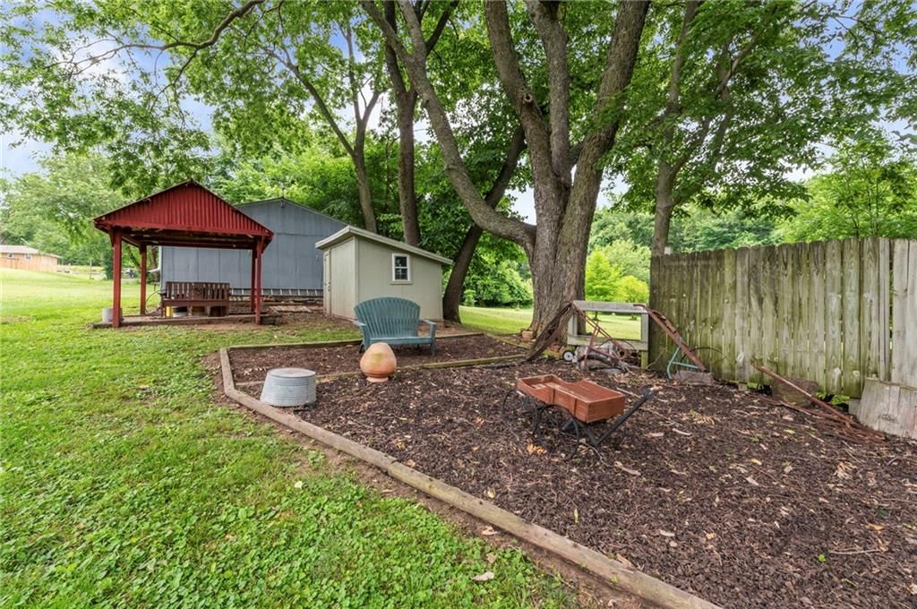 817 S Alexander Road — photo 38